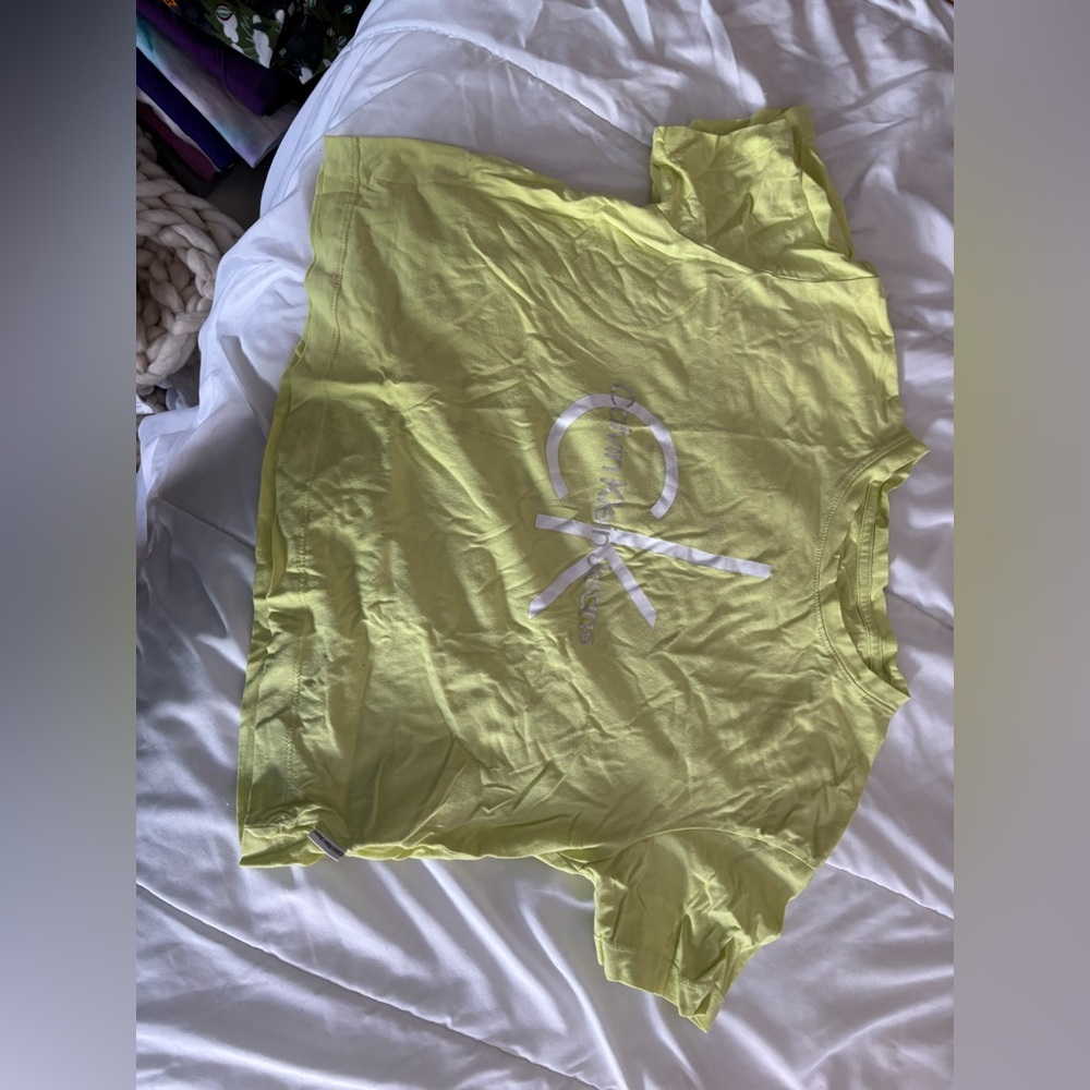 Yellow t shirt